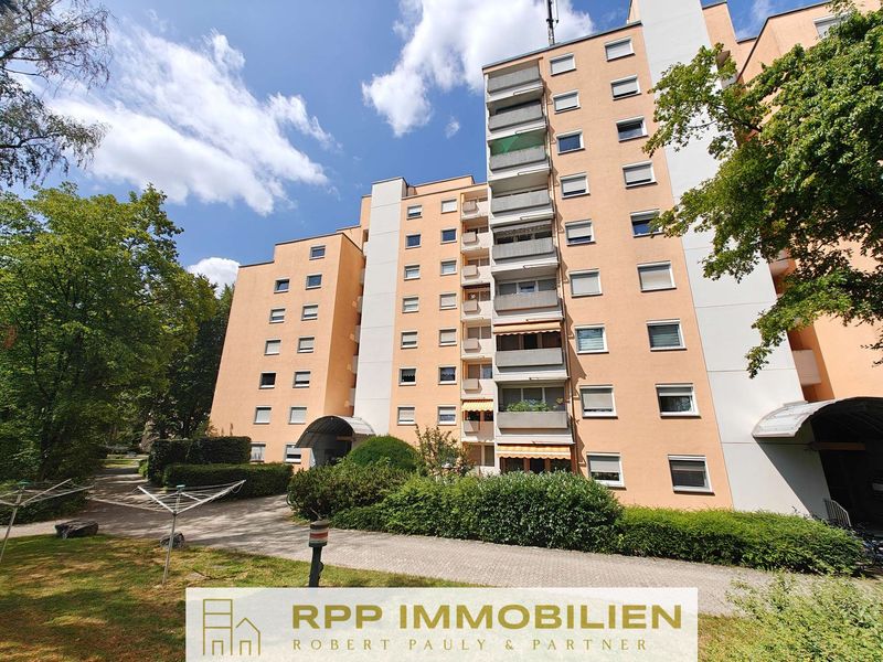 Helle 3,5-Zimmerwohnung mit sonniger West-Loggia und vielseitigem Potenzial – ideal für Familien